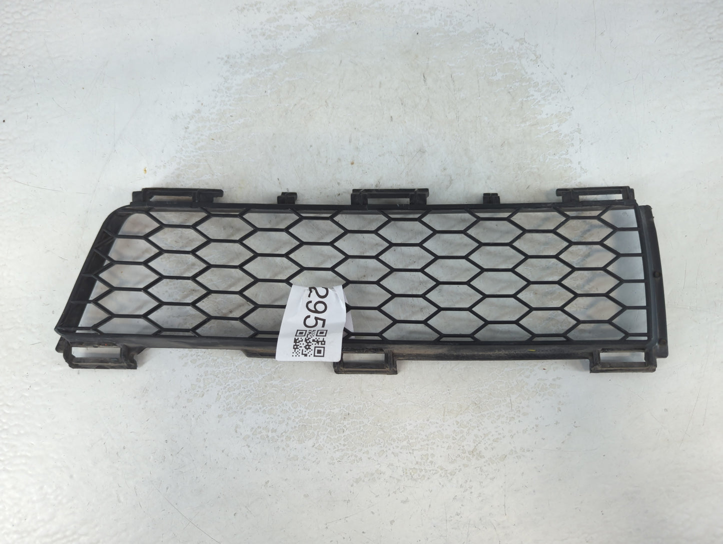 2003-2004 Pontiac Vibe Front Grille Bumper Not Included - Oemusedautoparts1.com