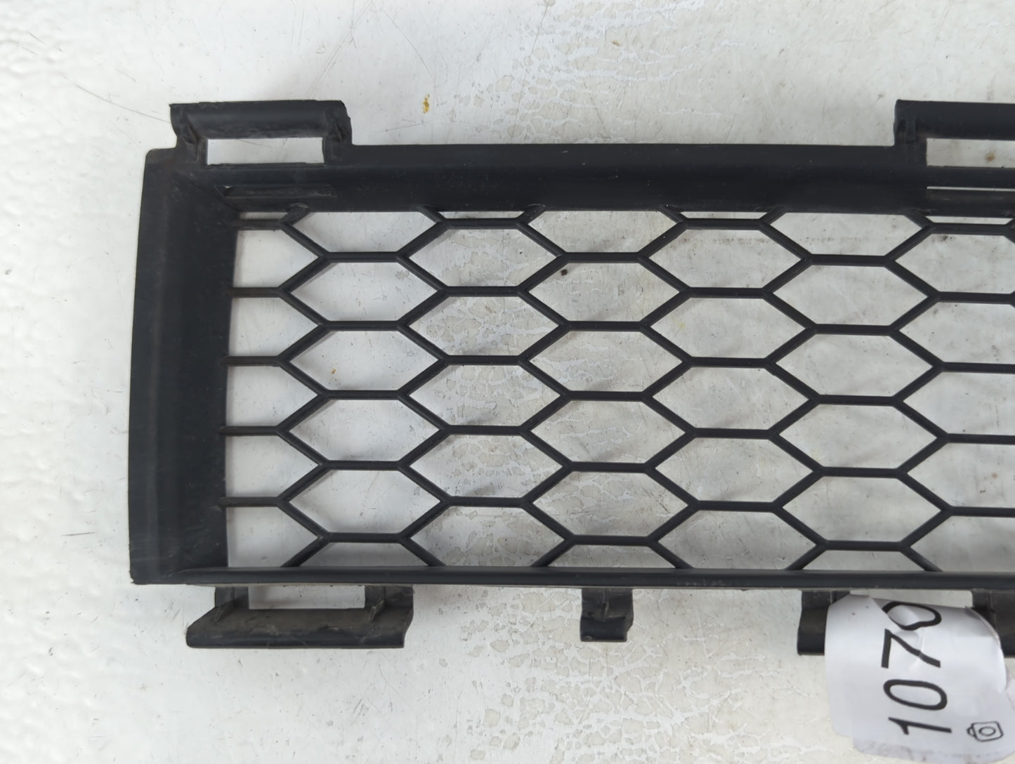2003-2004 Pontiac Vibe Front Grille Bumper Not Included - Oemusedautoparts1.com