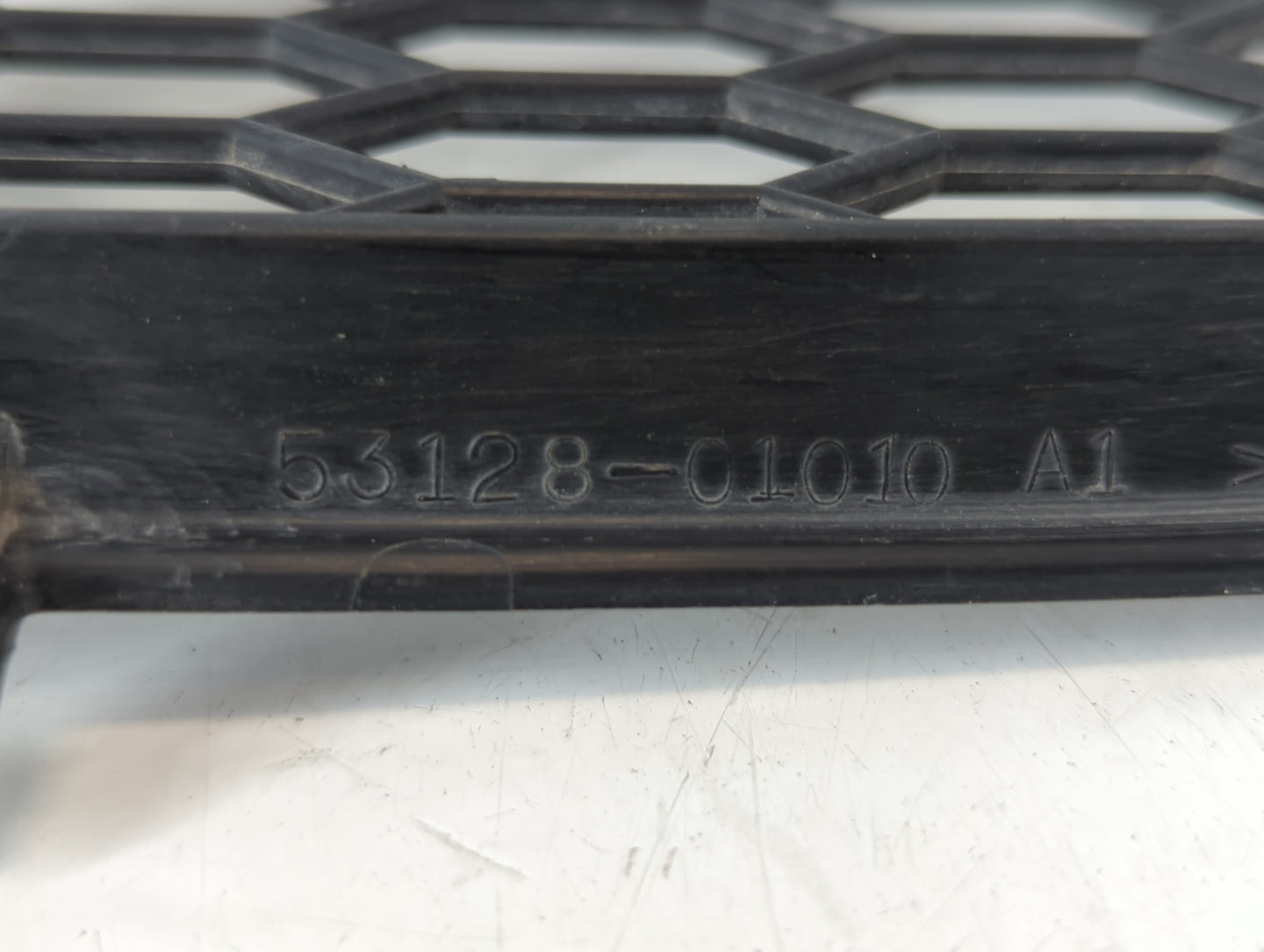 2003-2004 Pontiac Vibe Front Grille Bumper Not Included - Oemusedautoparts1.com