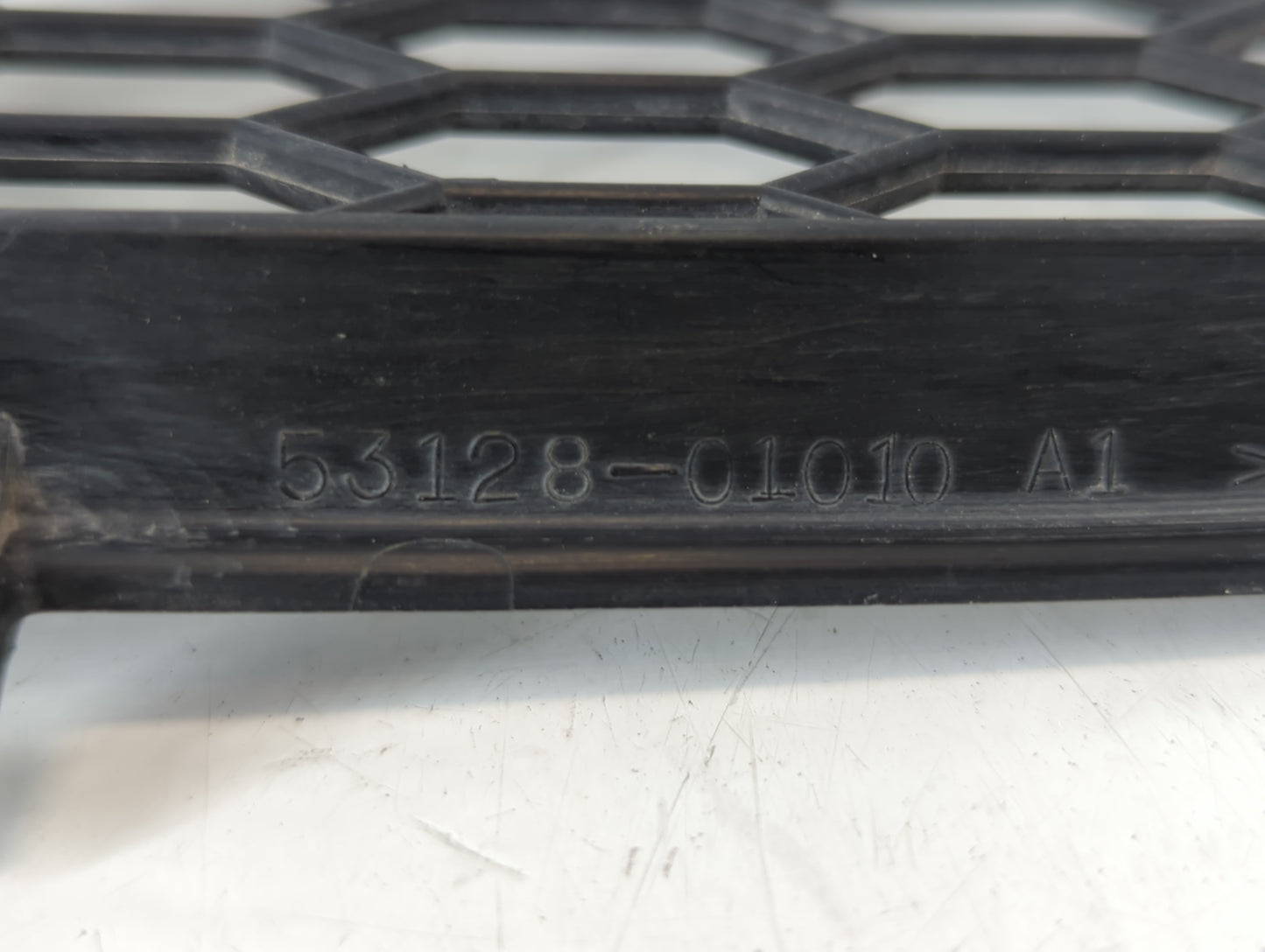 2003-2004 Pontiac Vibe Front Grille Bumper Not Included - Oemusedautoparts1.com