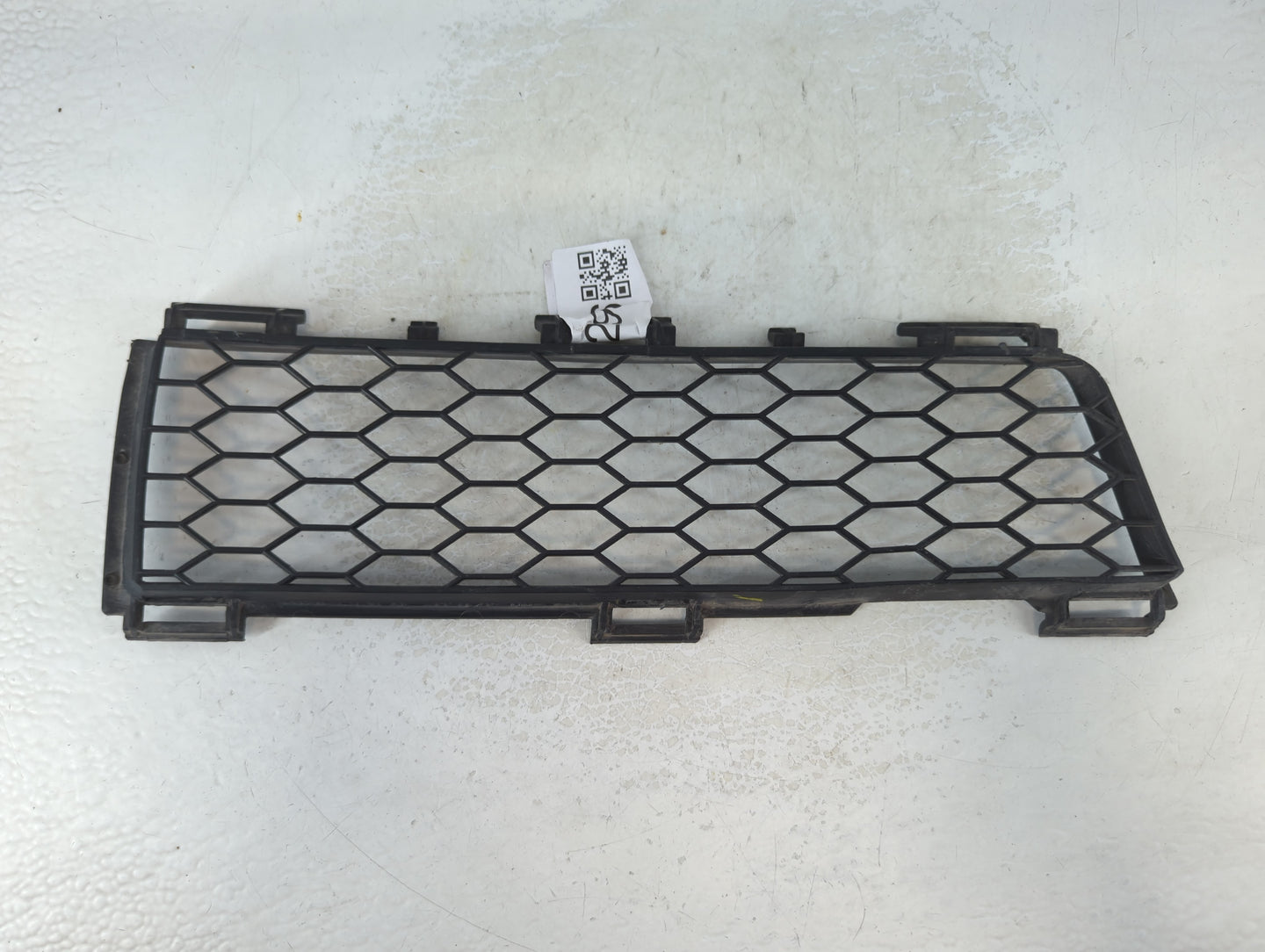 2003-2004 Pontiac Vibe Front Grille Bumper Not Included - Oemusedautoparts1.com