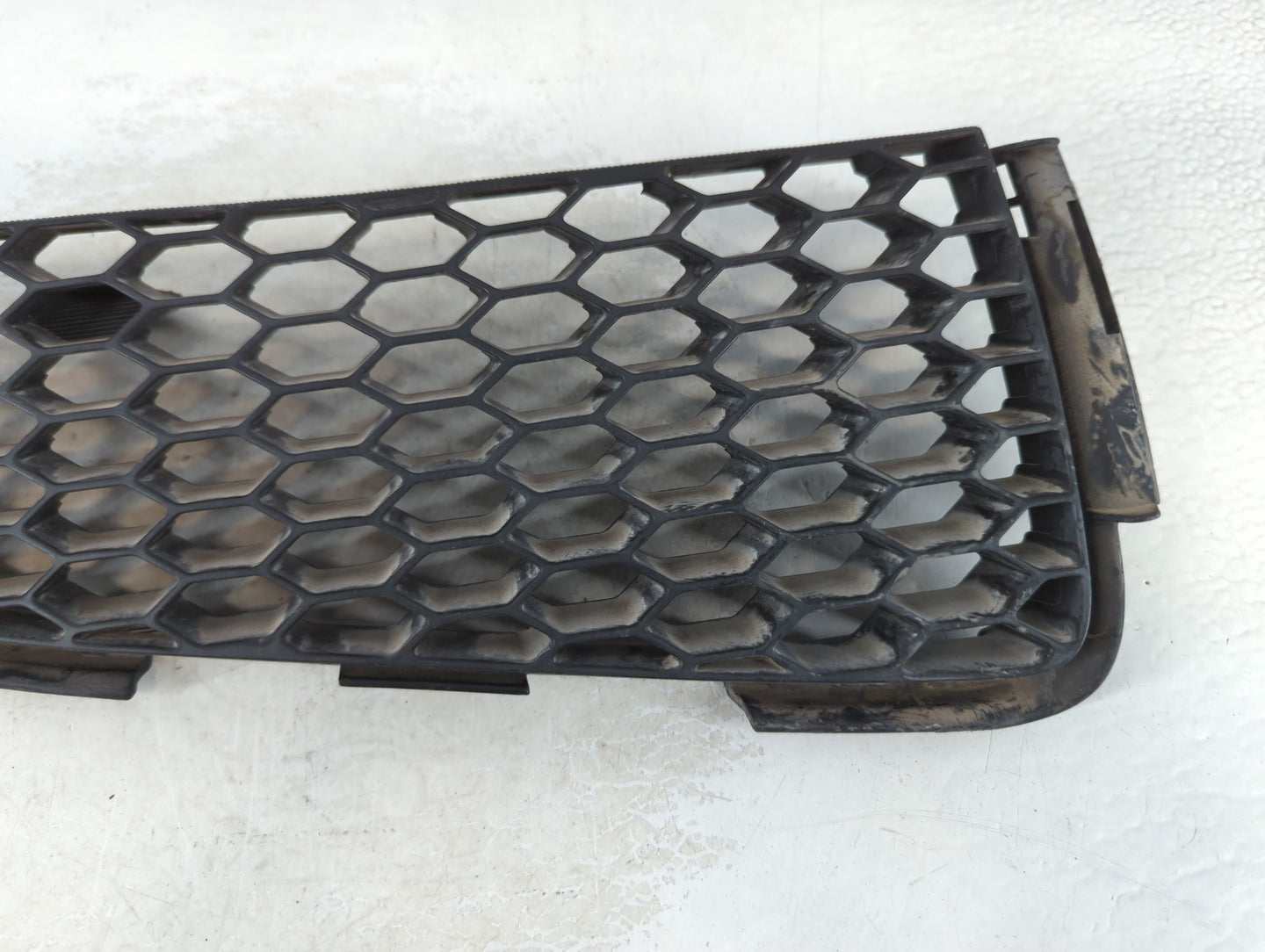 2003-2004 Pontiac Vibe Front Grille Bumper Not Included - Oemusedautoparts1.com