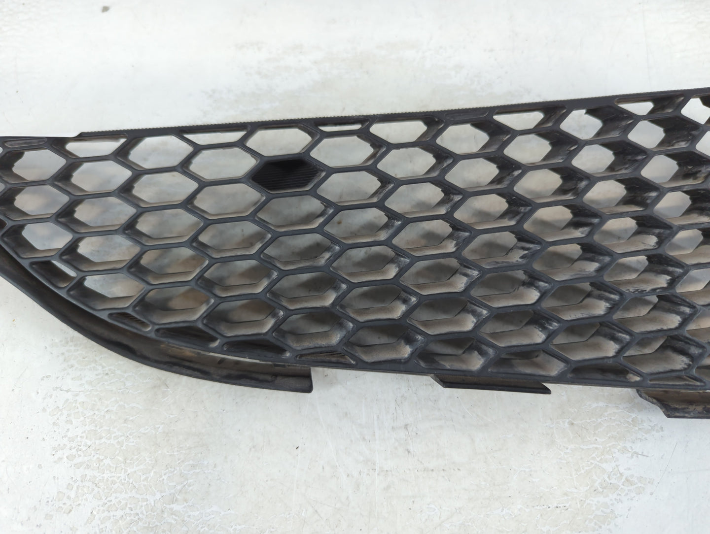 2003-2004 Pontiac Vibe Front Grille Bumper Not Included - Oemusedautoparts1.com