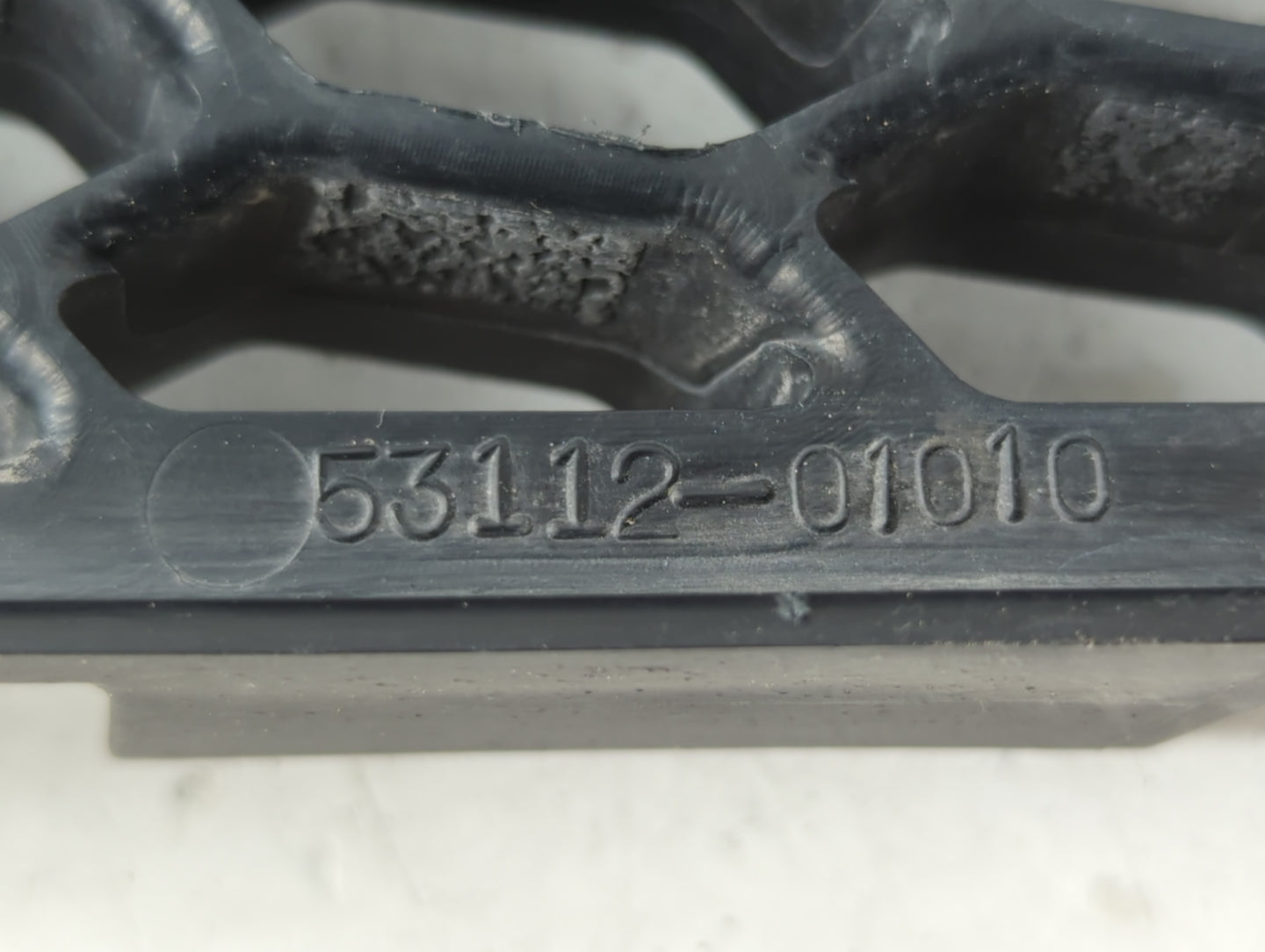 2003-2004 Pontiac Vibe Front Grille Bumper Not Included - Oemusedautoparts1.com