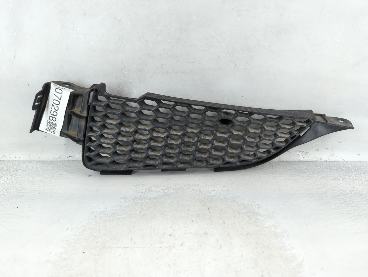 2003-2004 Pontiac Vibe Front Grille Bumper Not Included - Oemusedautoparts1.com