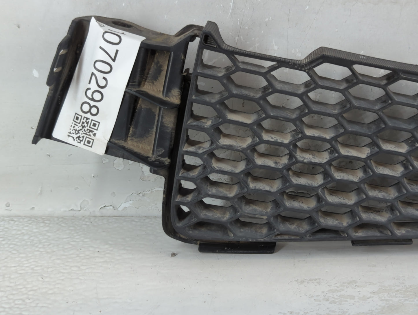 2003-2004 Pontiac Vibe Front Grille Bumper Not Included - Oemusedautoparts1.com