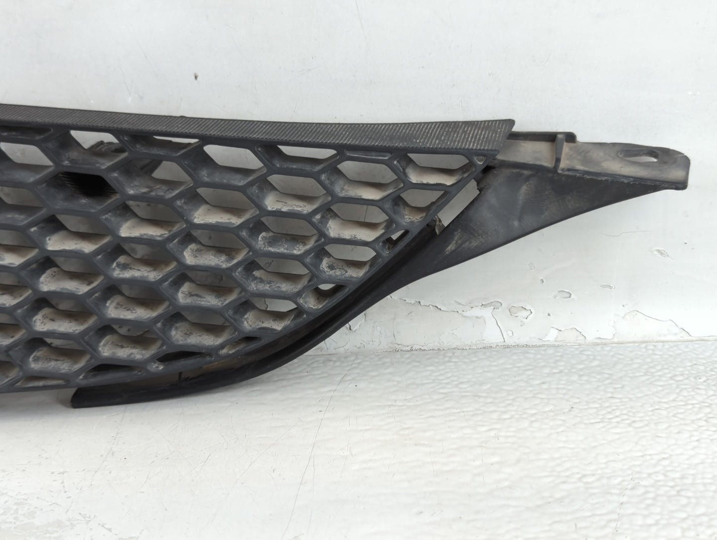 2003-2004 Pontiac Vibe Front Grille Bumper Not Included - Oemusedautoparts1.com
