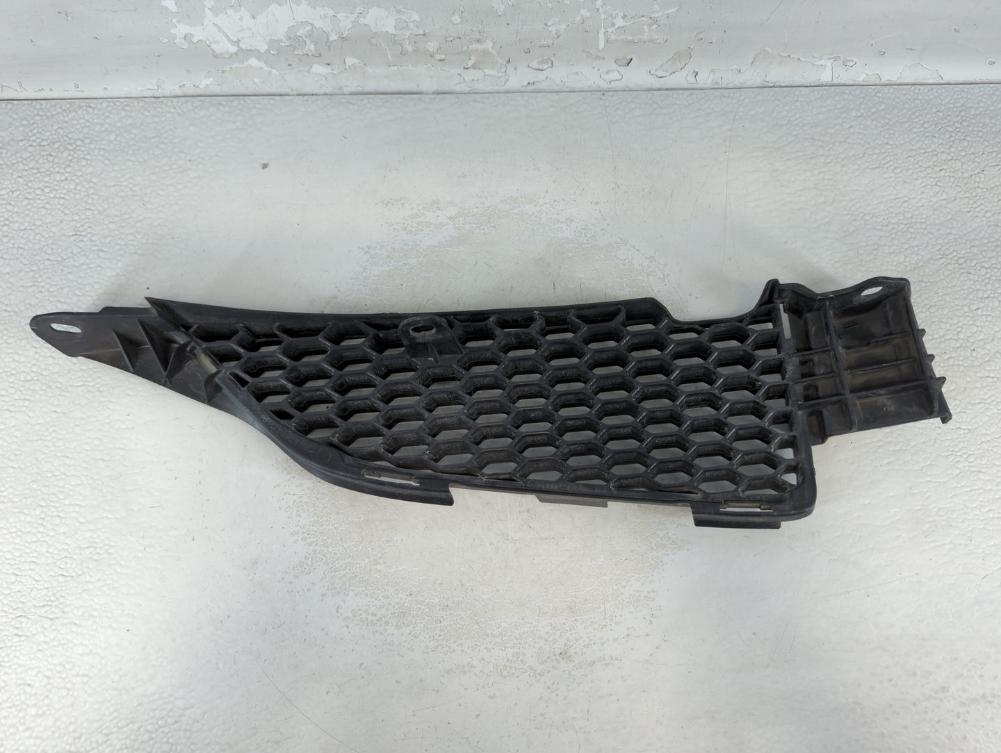 2003-2004 Pontiac Vibe Front Grille Bumper Not Included - Oemusedautoparts1.com