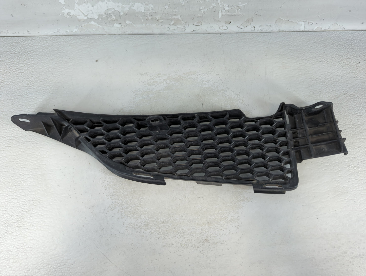 2003-2004 Pontiac Vibe Front Grille Bumper Not Included - Oemusedautoparts1.com
