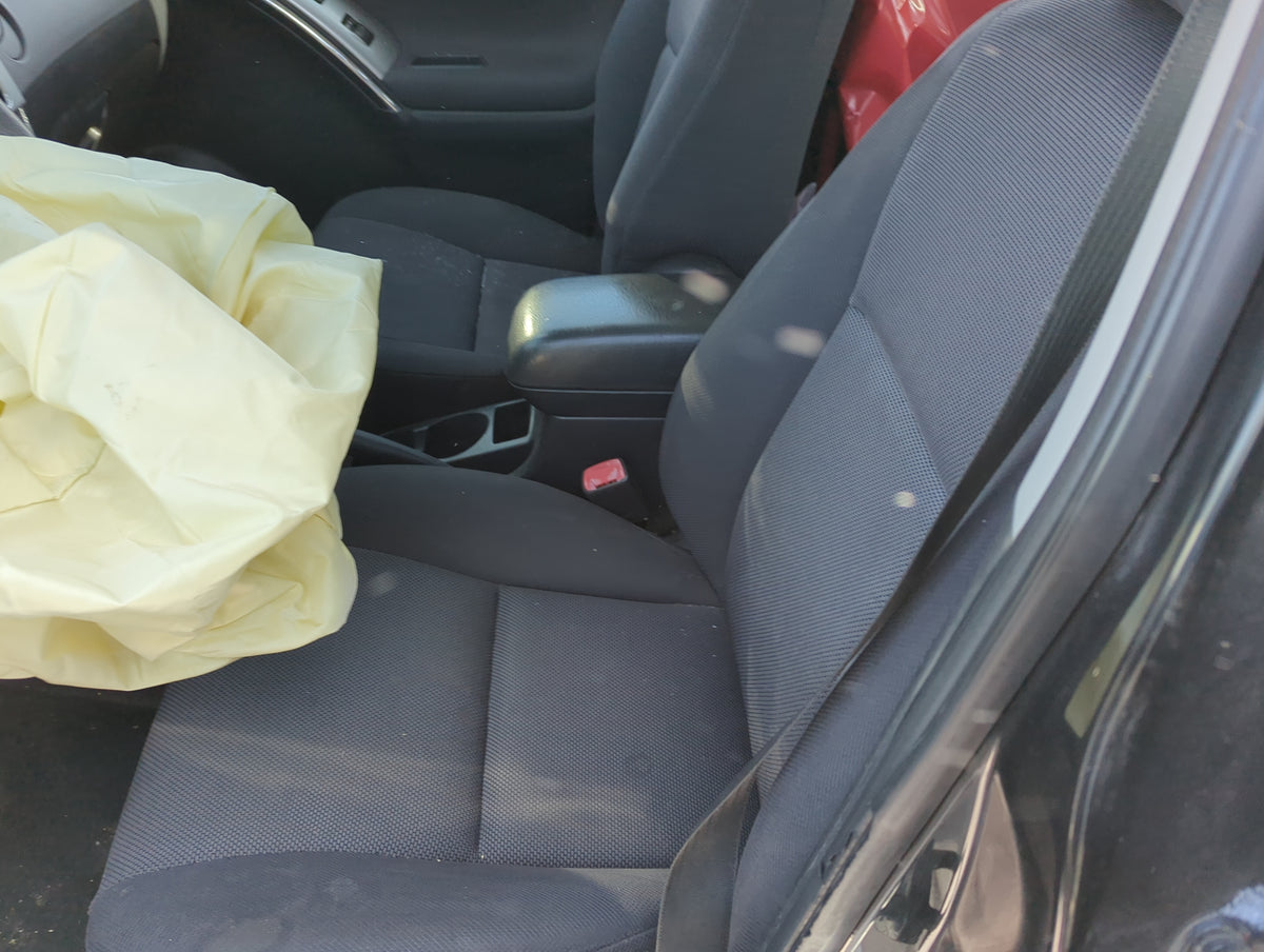 2003-2004 Pontiac Vibe Driver Front Seat Oem - Oemusedautoparts1.com