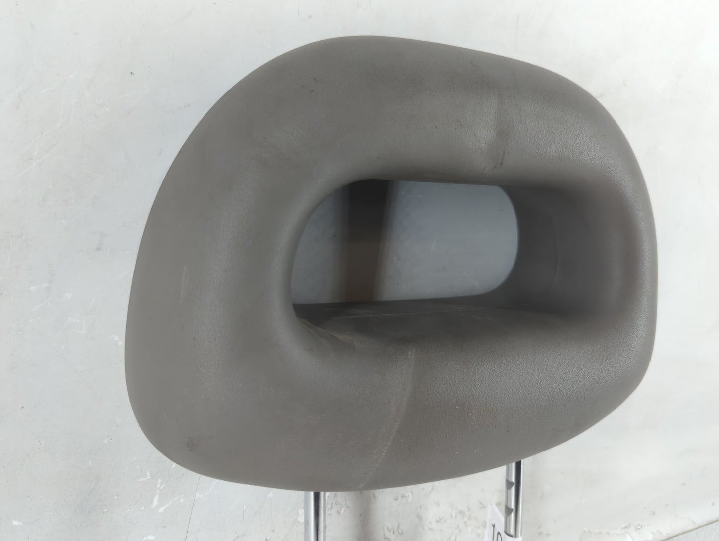 2004-2006 Saturn Ion Headrest Head Rest Front Driver Passenger Seat Fits Fits 2004 2005 2006 OEM Used Auto Parts - Oemusedau