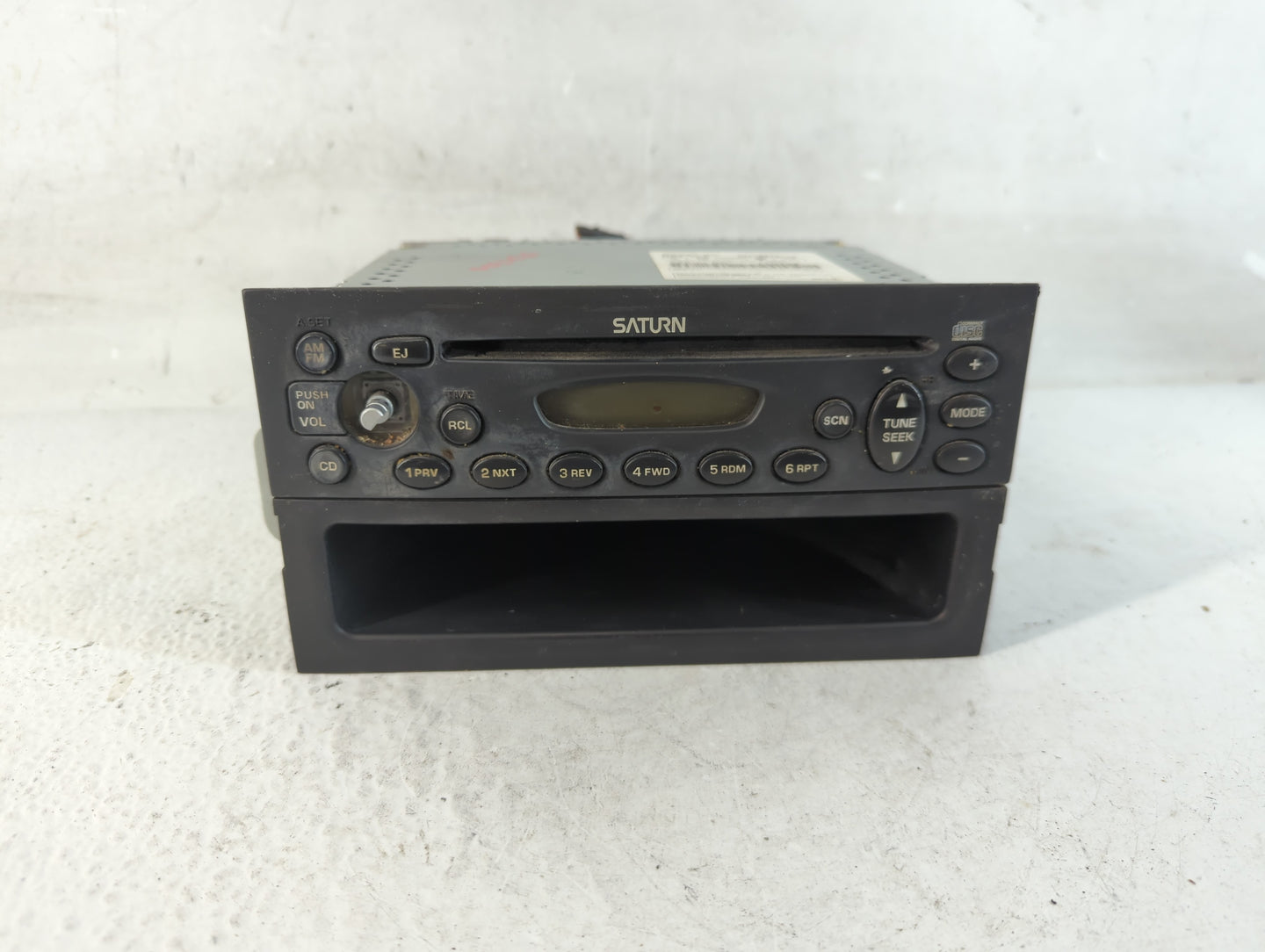 2004 Saturn Ion Radio AM FM Cd Player Receiver Replacement P/N:22722992 Fits OEM Used Auto Parts - Oemusedautoparts1.com