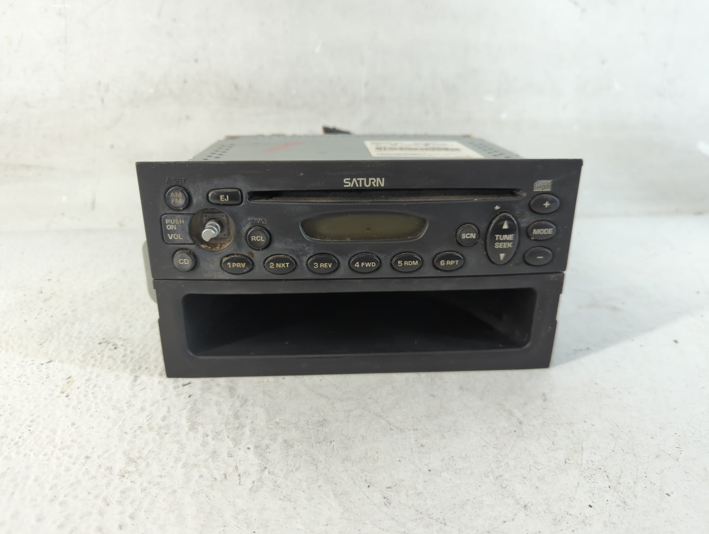 2004 Saturn Ion Radio AM FM Cd Player Receiver Replacement P/N:22722992 Fits OEM Used Auto Parts - Oemusedautoparts1.com
