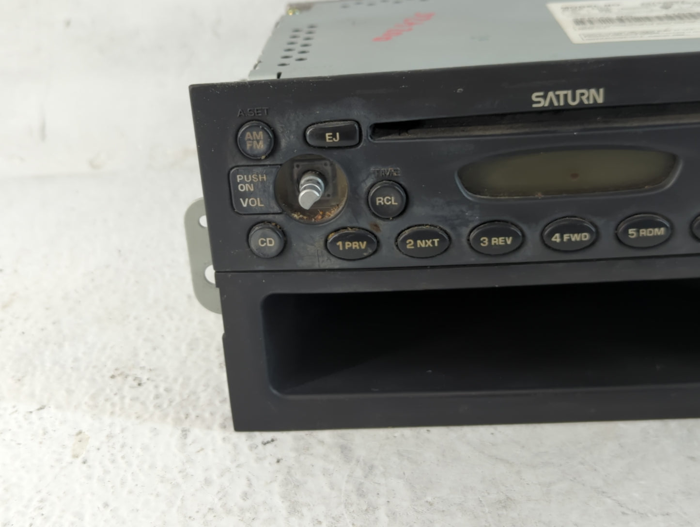2004 Saturn Ion Radio AM FM Cd Player Receiver Replacement P/N:22722992 Fits OEM Used Auto Parts - Oemusedautoparts1.com