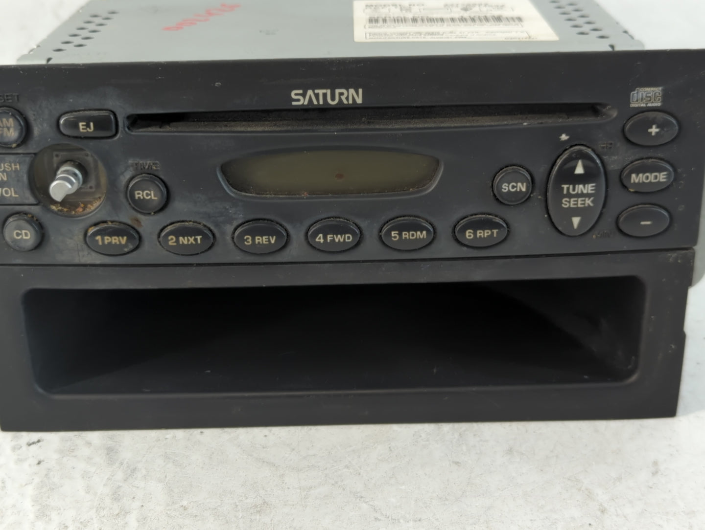 2004 Saturn Ion Radio AM FM Cd Player Receiver Replacement P/N:22722992 Fits OEM Used Auto Parts - Oemusedautoparts1.com