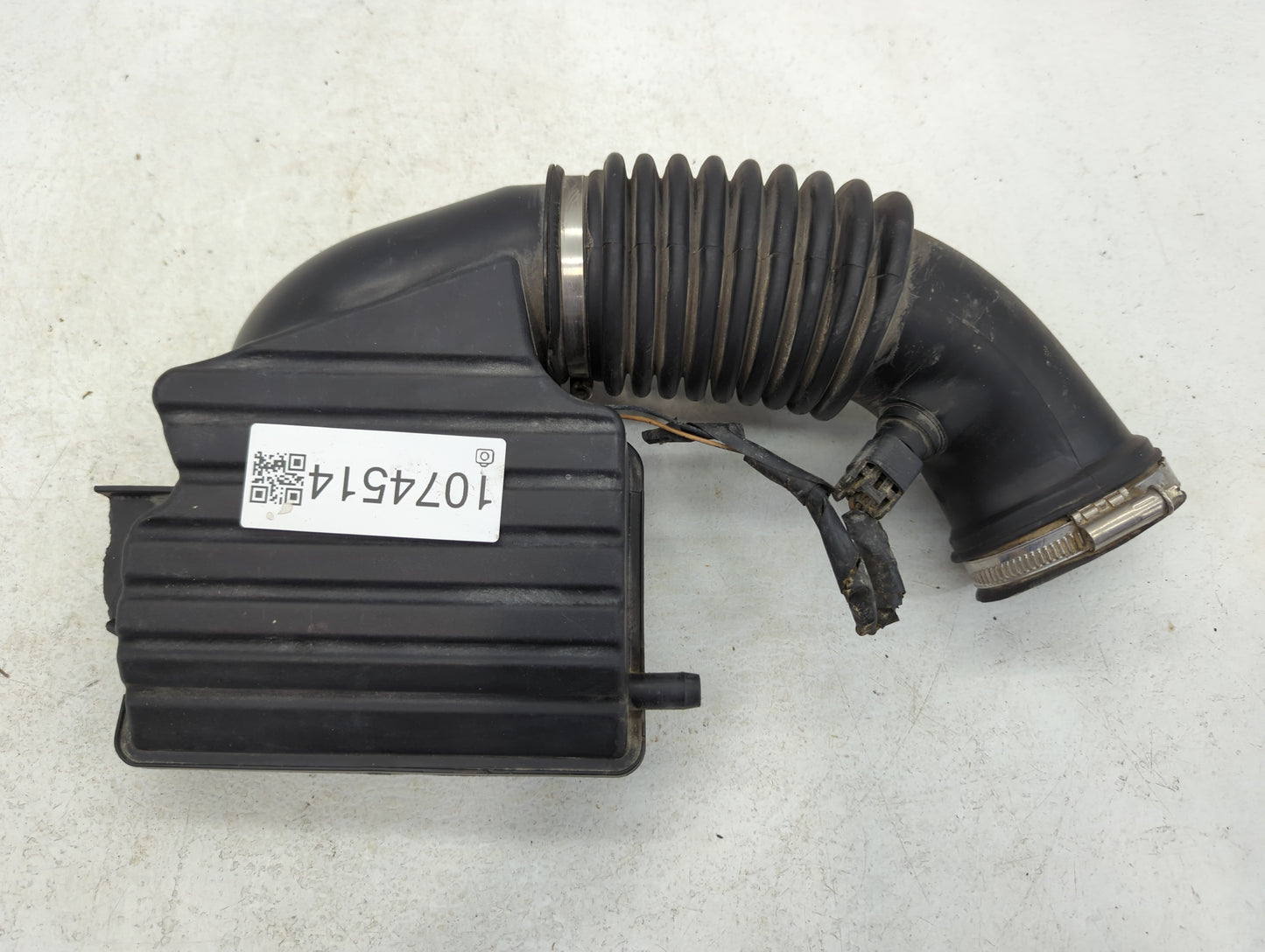 2004 Saturn Ion Air Cleaner Intake-duct Hose Tube - Oemusedautoparts1.com