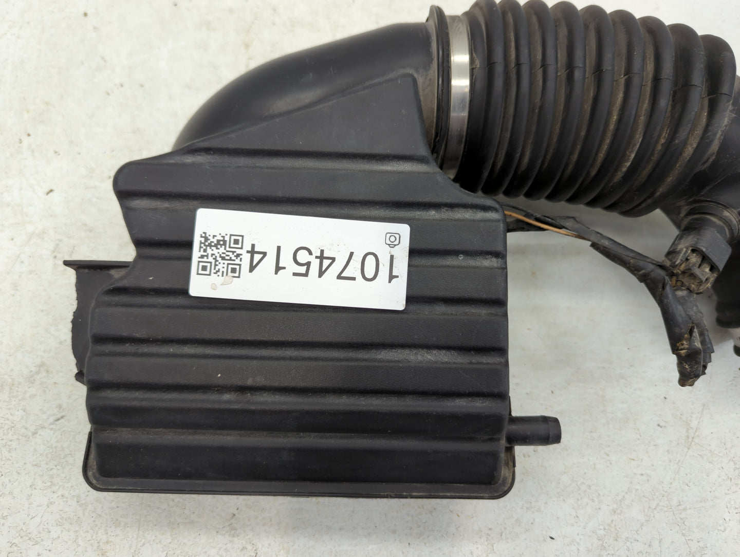 2004 Saturn Ion Air Cleaner Intake-duct Hose Tube - Oemusedautoparts1.com