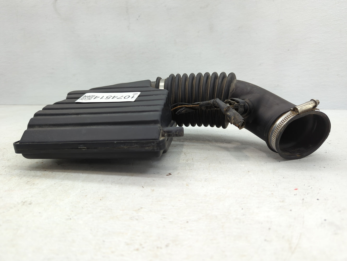2004 Saturn Ion Air Cleaner Intake-duct Hose Tube - Oemusedautoparts1.com