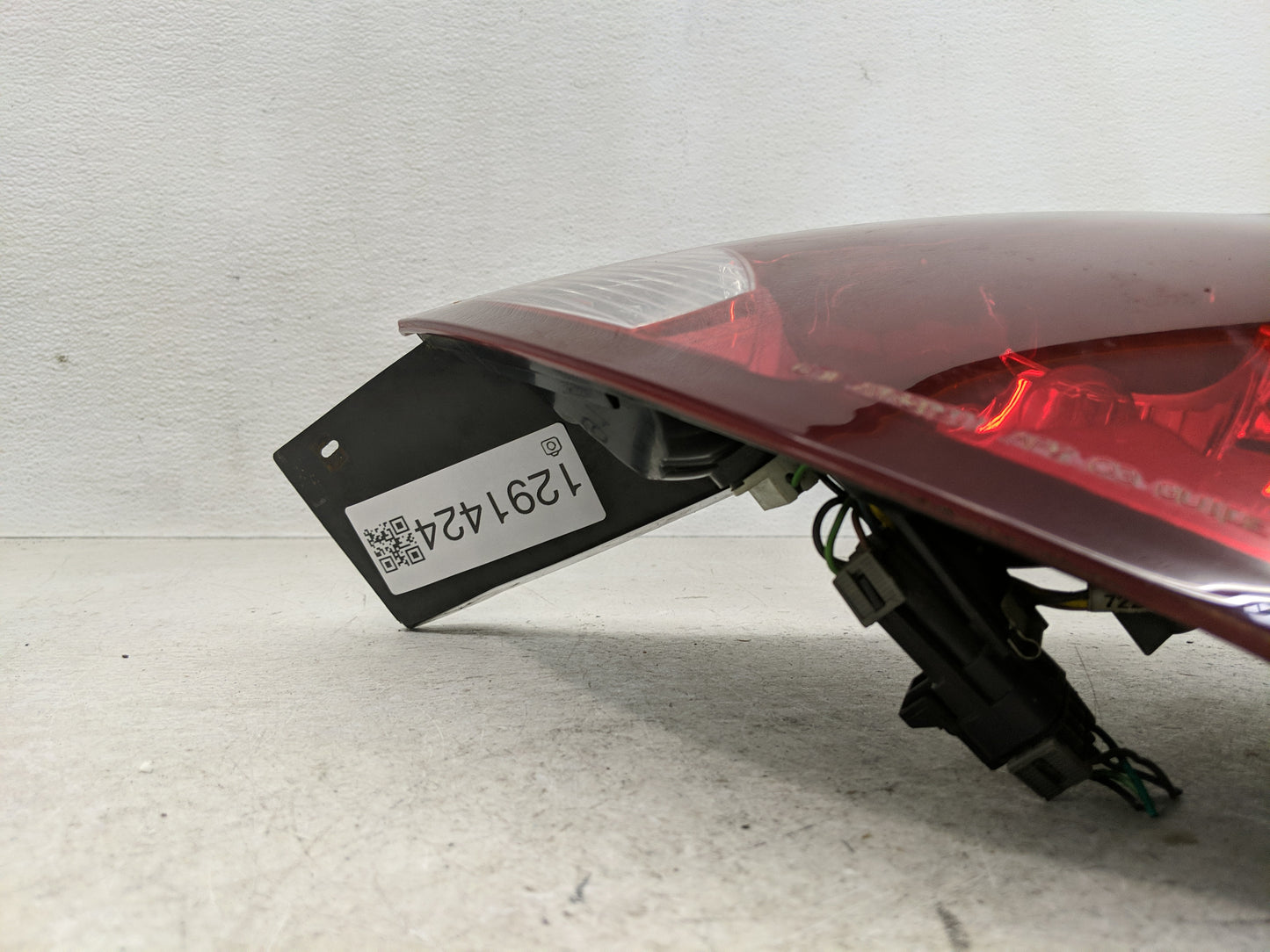 2004 Saturn Ion Tail Light Assembly Passenger Right OEM P/N:16530982 Fits OEM Used Auto Parts - Oemusedautoparts1.com
