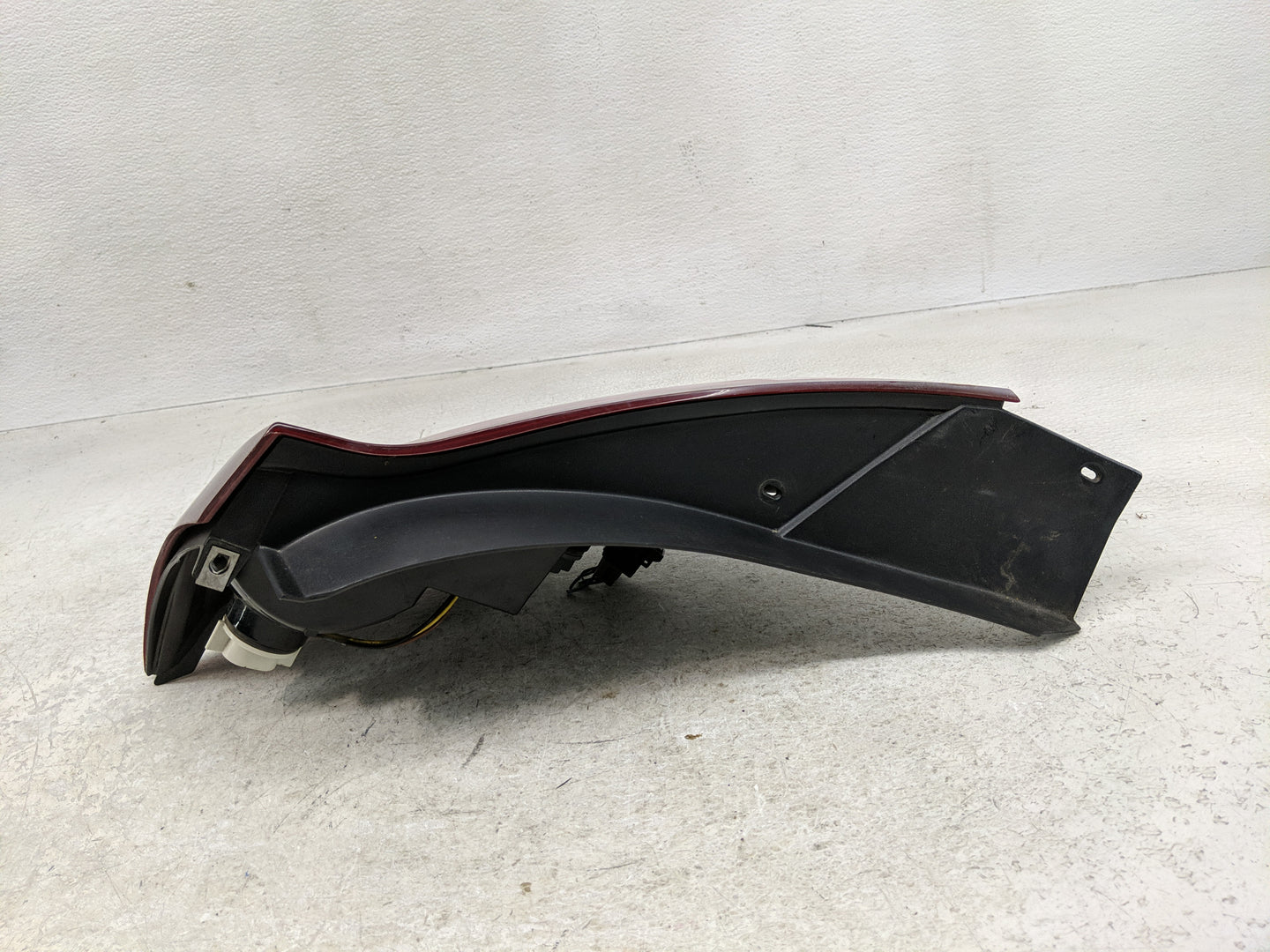 2004 Saturn Ion Tail Light Assembly Passenger Right OEM P/N:16530982 Fits OEM Used Auto Parts - Oemusedautoparts1.com