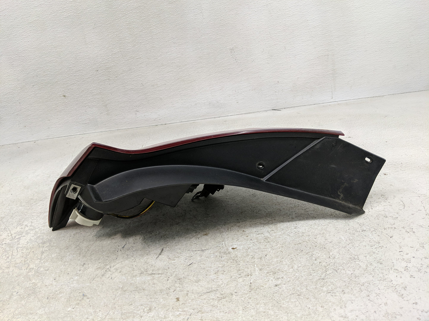 2004 Saturn Ion Tail Light Assembly Passenger Right OEM P/N:16530982 Fits OEM Used Auto Parts - Oemusedautoparts1.com
