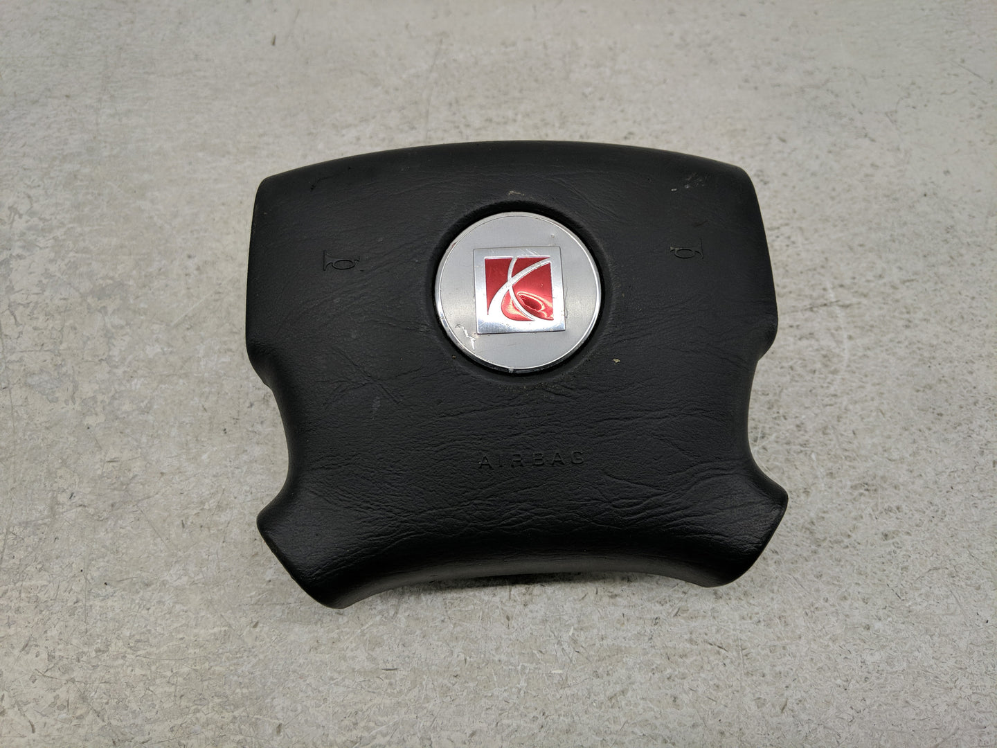 2004 Saturn Ion Air Bag Driver Left Steering Wheel Mounted Fits OEM Used Auto Parts - Oemusedautoparts1.com