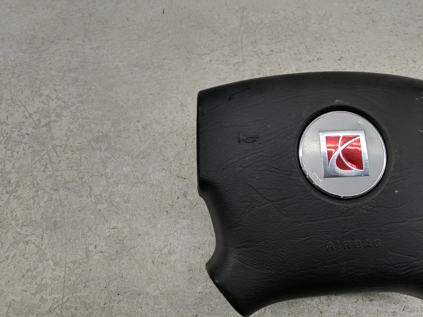 2004 Saturn Ion Air Bag Driver Left Steering Wheel Mounted Fits OEM Used Auto Parts - Oemusedautoparts1.com