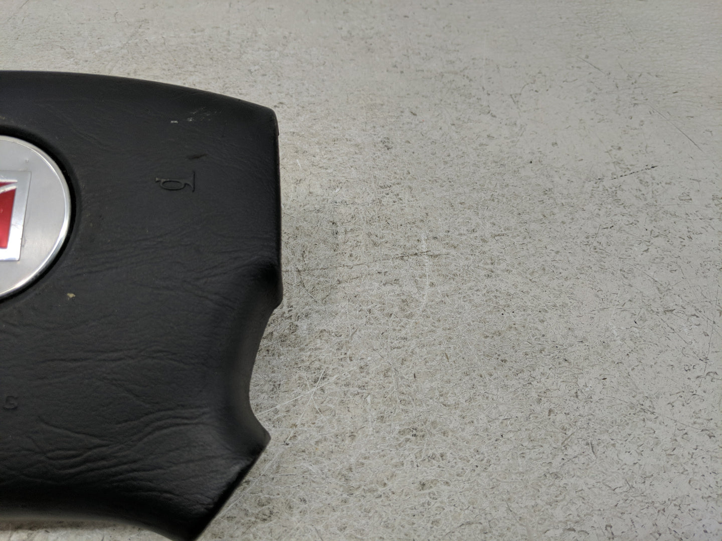 2004 Saturn Ion Air Bag Driver Left Steering Wheel Mounted Fits OEM Used Auto Parts - Oemusedautoparts1.com
