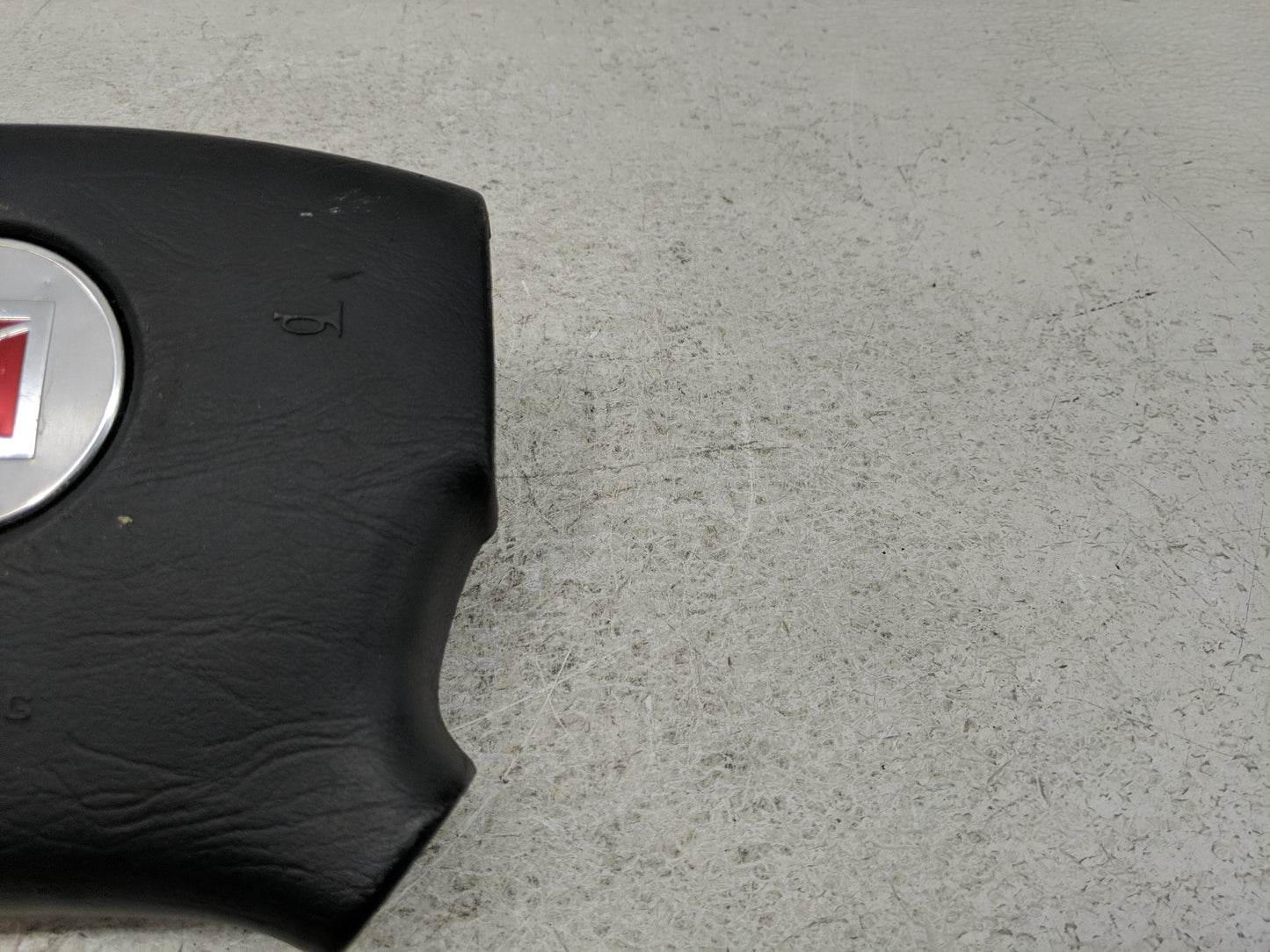 2004 Saturn Ion Air Bag Driver Left Steering Wheel Mounted Fits OEM Used Auto Parts - Oemusedautoparts1.com