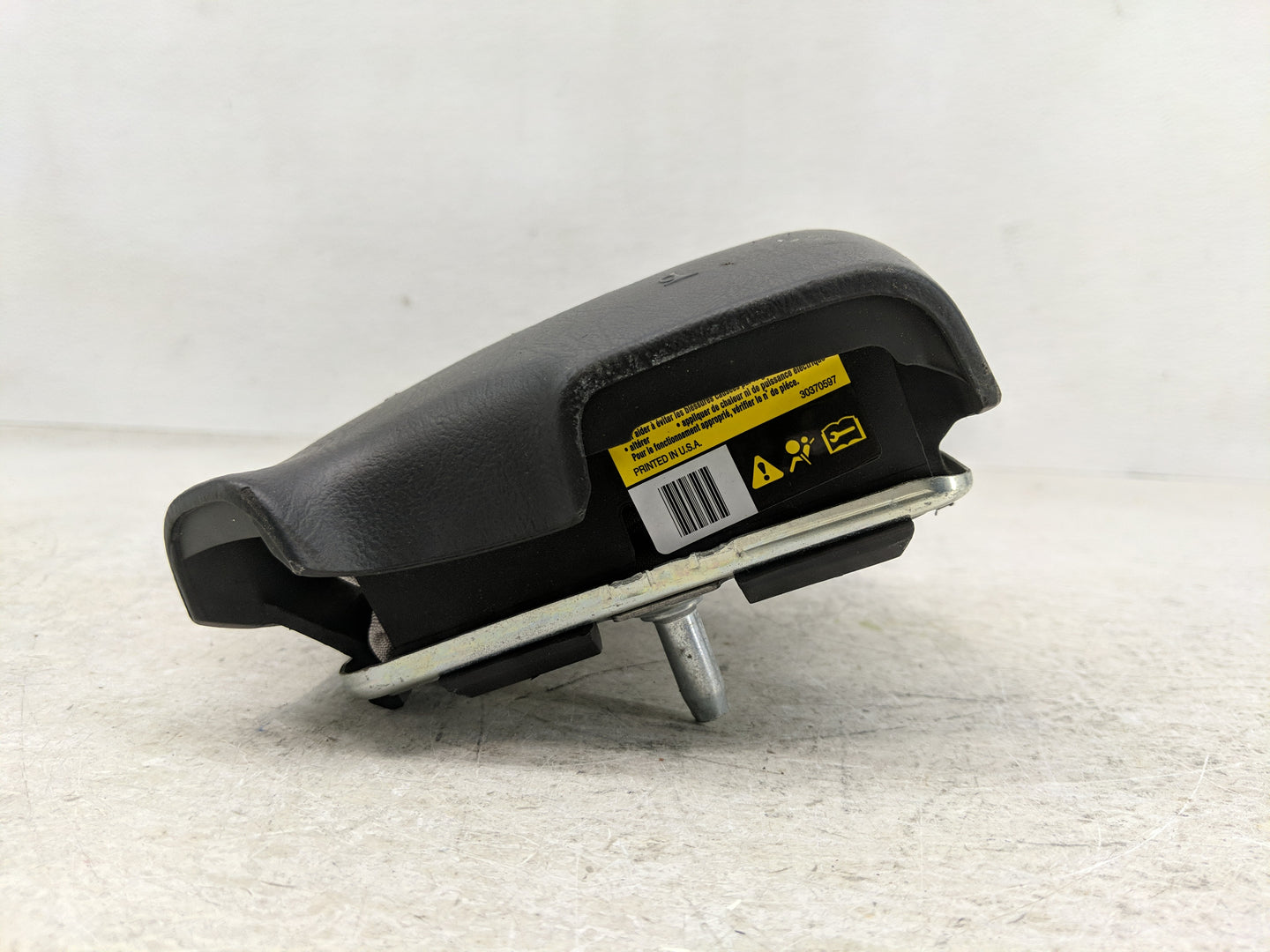 2004 Saturn Ion Air Bag Driver Left Steering Wheel Mounted Fits OEM Used Auto Parts - Oemusedautoparts1.com