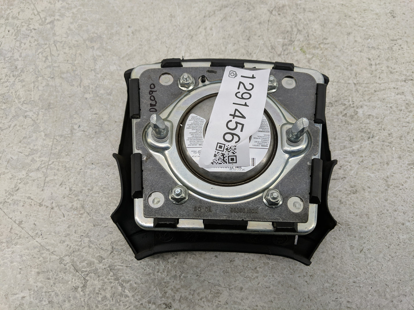 2004 Saturn Ion Air Bag Driver Left Steering Wheel Mounted Fits OEM Used Auto Parts - Oemusedautoparts1.com