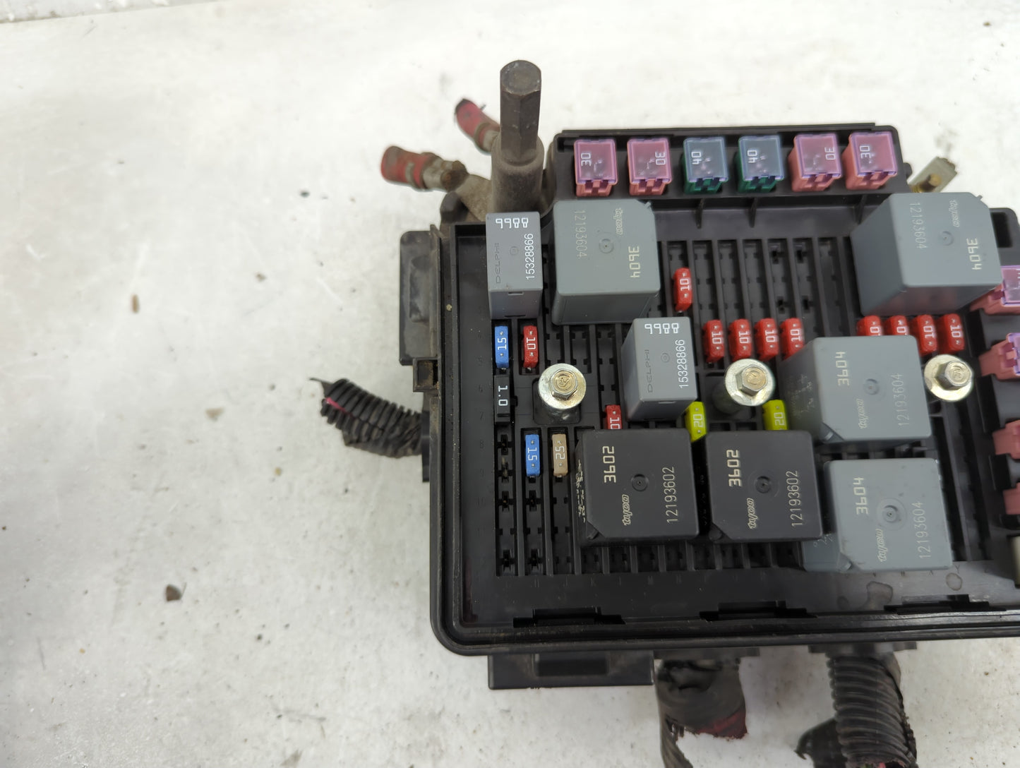 2003-2004 Saturn Ion Fusebox Fuse Box Panel Relay Module P/N:15394119 22677891-07 Fits Fits 2003 2004 OEM Used Auto Parts - 