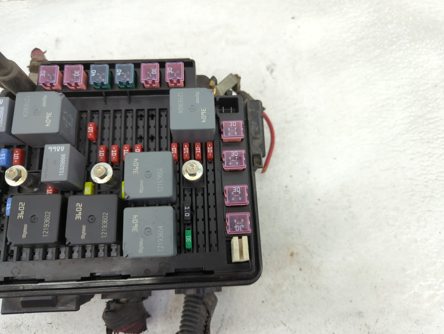 2003-2004 Saturn Ion Fusebox Fuse Box Panel Relay Module P/N:15394119 22677891-07 Fits Fits 2003 2004 OEM Used Auto Parts - 