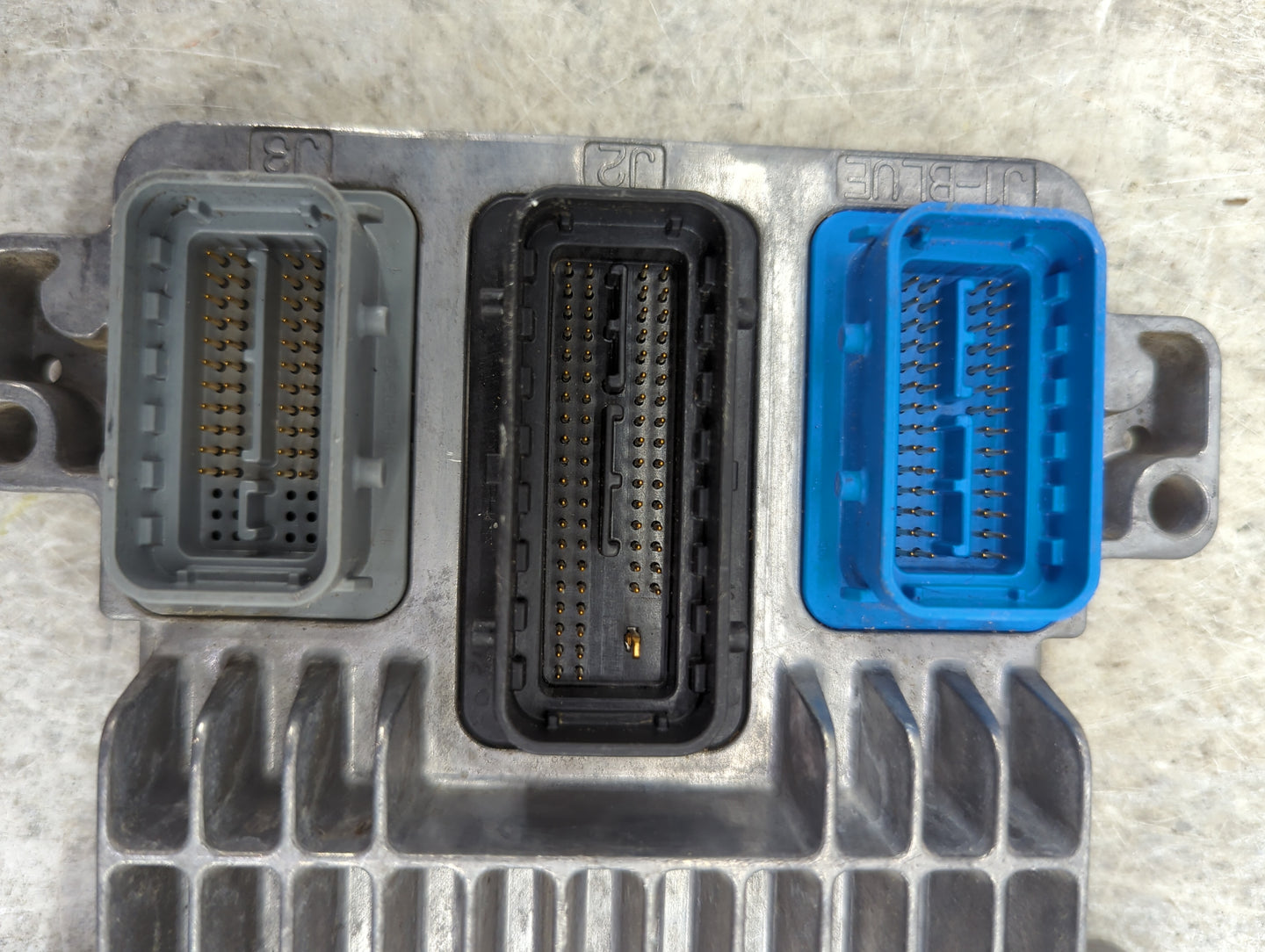 2004-2005 Saturn Ion PCM Engine Control Computer ECU ECM PCU OEM P/N:12597755 12589320 Fits Fits 2004 2005 OEM Used Auto Par