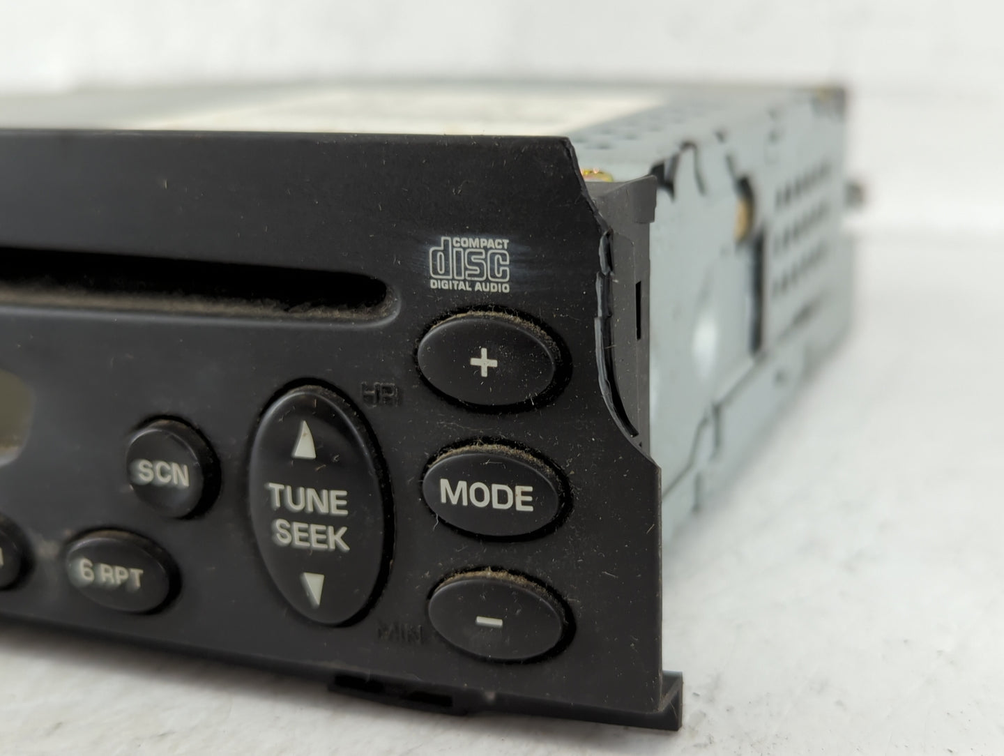 2004 Saturn Ion Radio AM FM Cd Player Receiver Replacement P/N:471167 CQ-JG1463Z, 22722992 Fits OEM Used Auto Parts - Oemuse