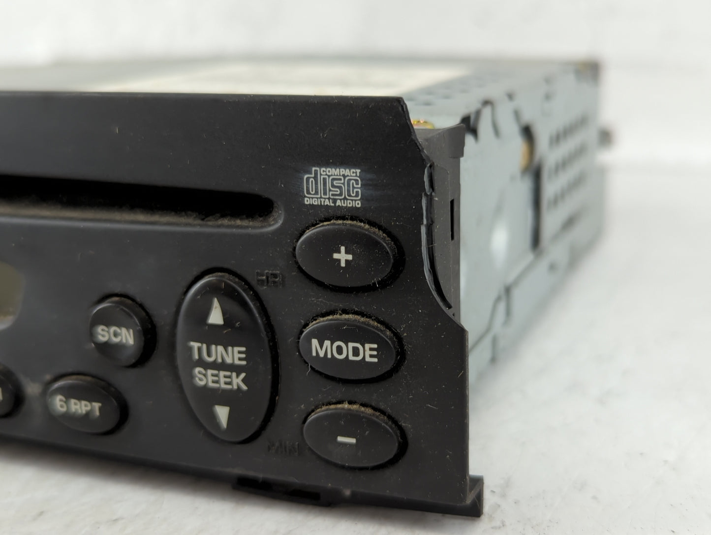 2004 Saturn Ion Radio AM FM Cd Player Receiver Replacement P/N:471167 CQ-JG1463Z, 22722992 Fits OEM Used Auto Parts - Oemuse