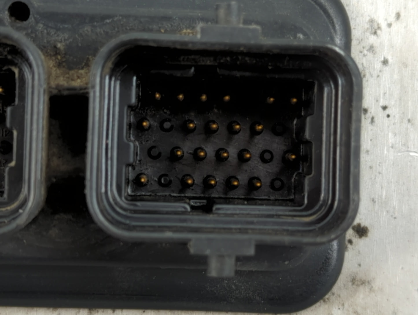 2004-2005 Saturn Ion PCM Engine Control Computer ECU ECM PCU OEM P/N:12580751 Fits Fits 2004 2005 OEM Used Auto Parts - Oemu