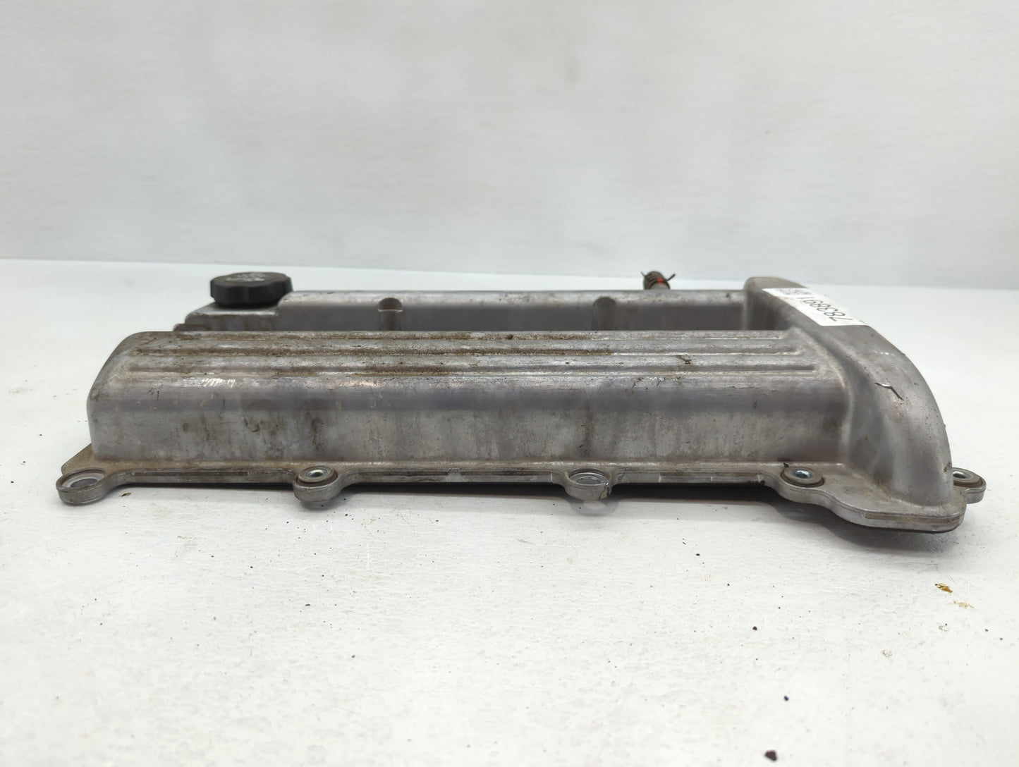 2004 Saturn Ion Driver Left Cylinder Head Valve Cover Fits OEM Used Auto Parts - Oemusedautoparts1.com