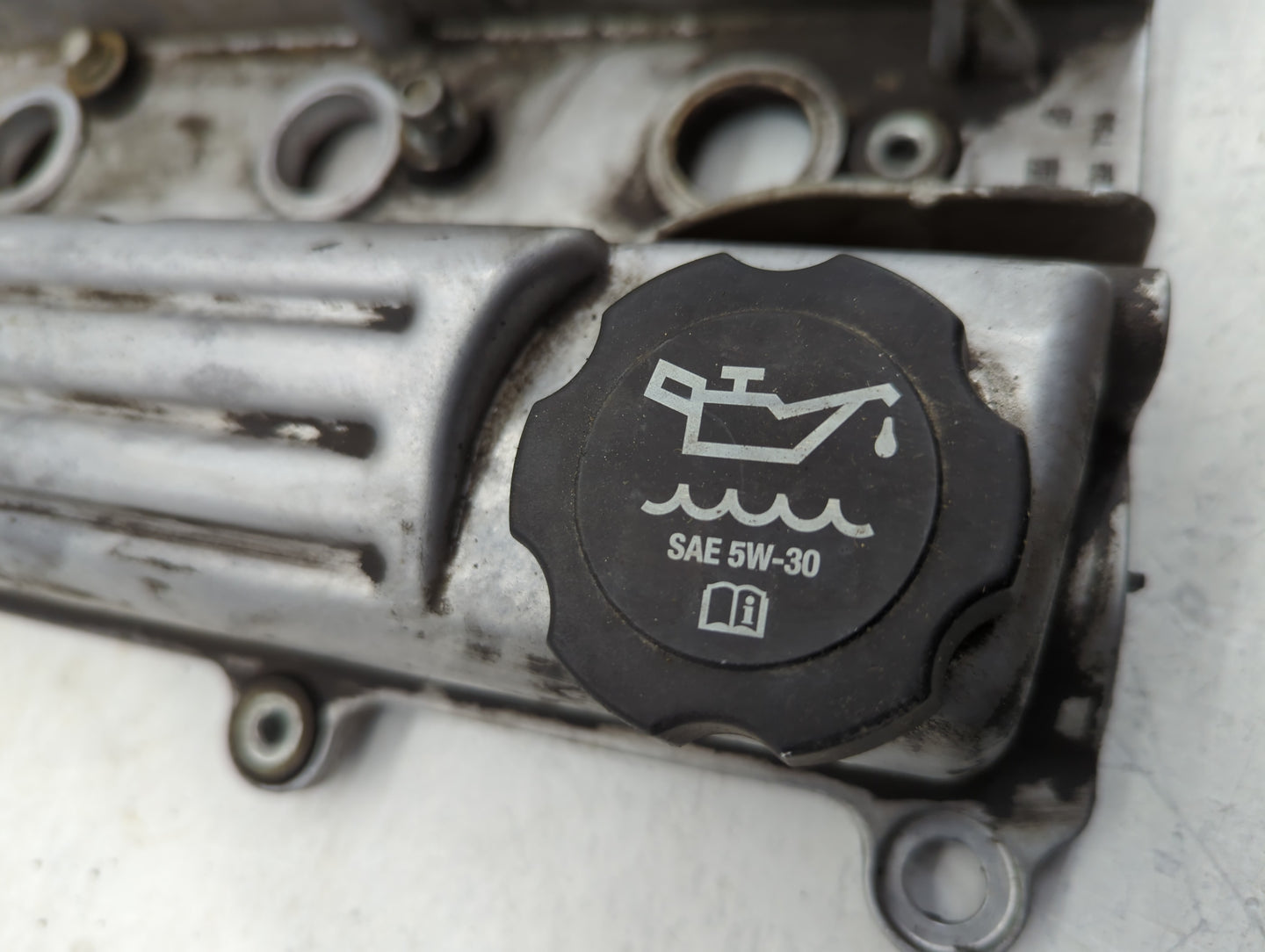 2004 Saturn Ion Driver Left Cylinder Head Valve Cover Fits OEM Used Auto Parts - Oemusedautoparts1.com