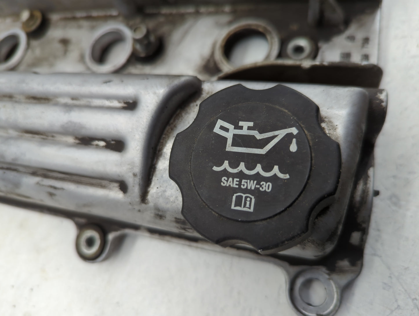 2004 Saturn Ion Driver Left Cylinder Head Valve Cover Fits OEM Used Auto Parts - Oemusedautoparts1.com