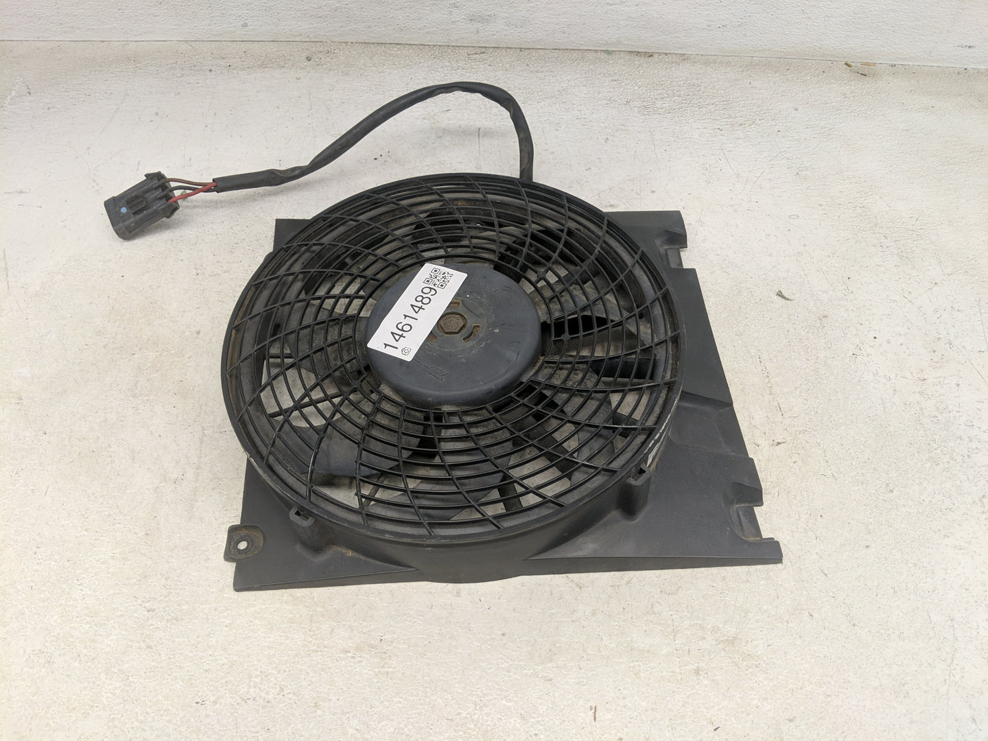 2004 Saturn L300 Electric Radiator Cooling Fan Motor Assembly - Oemusedautoparts1.com