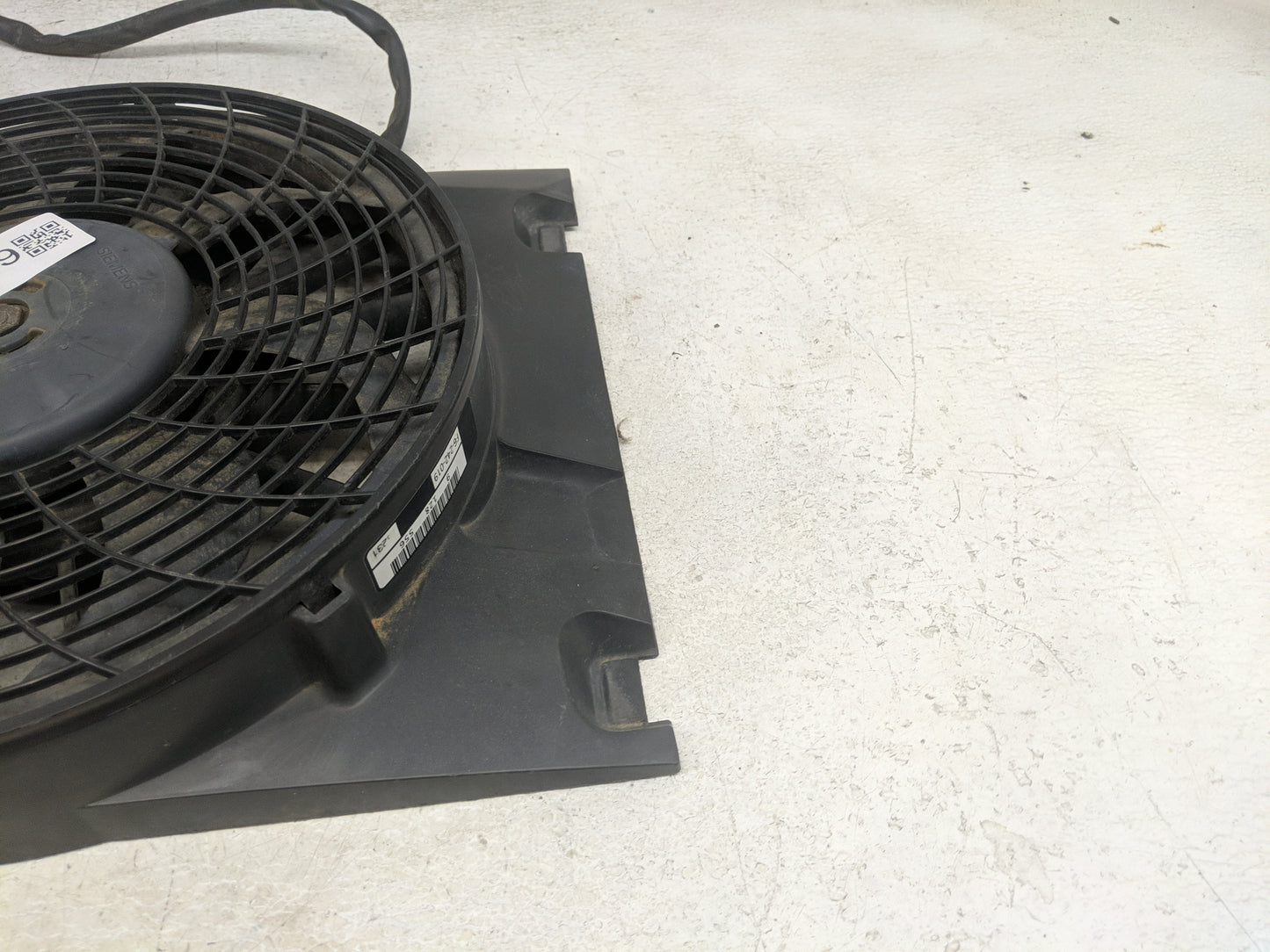 2004 Saturn L300 Electric Radiator Cooling Fan Motor Assembly - Oemusedautoparts1.com