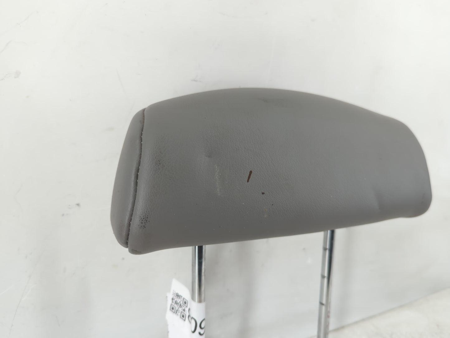 2002-2007 Saturn Vue Headrest Head Rest Rear Seat Fits Fits 2002 2003 2004 2005 2006 2007 OEM Used Auto Parts - Oemusedautop