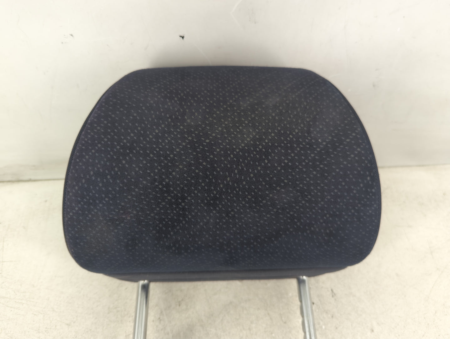 2002-2007 Saturn Vue Headrest Head Rest Front Driver Passenger Seat Fits Fits 2002 2003 2004 2005 2006 2007 OEM Used Auto Pa