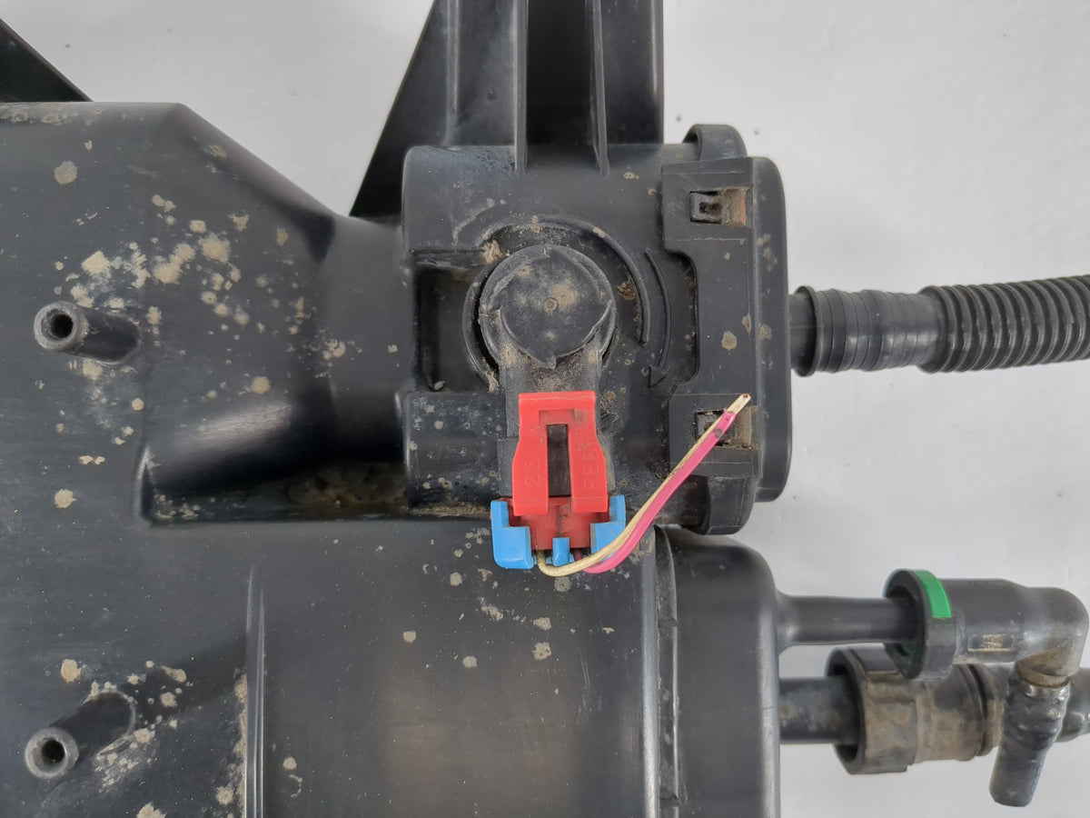 2004 Saturn Vue Fuel Vapor Charcoal Canister - Oemusedautoparts1.com