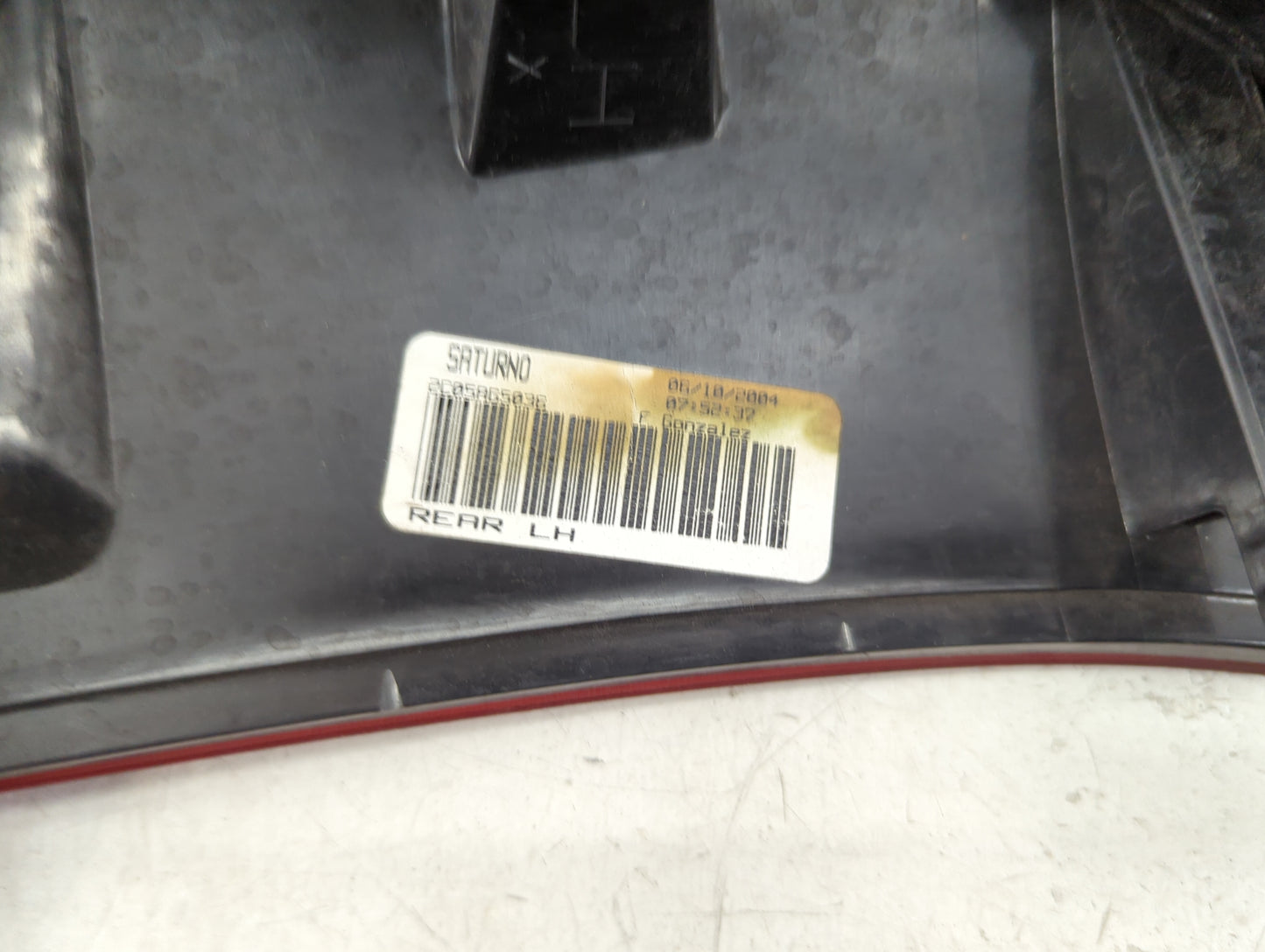 2004-2007 Saturn Vue Tail Light Assembly Driver Left OEM P/N:22711437 Fits Fits 2004 2005 2006 2007 OEM Used Auto Parts - Oe