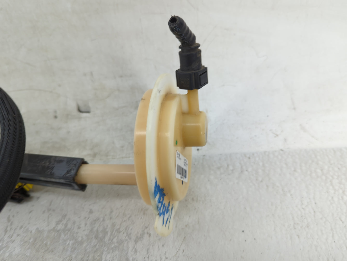 2004-2006 Saturn Vue Electrical Gas Fuel Pump Assembly - Oemusedautoparts1.com
