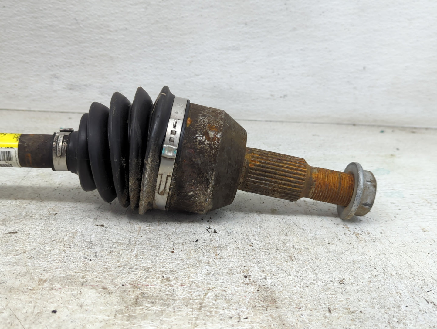 2004-2007 Saturn Vue Axle Shaft Front Driver Cv C/v - Oemusedautoparts1.com