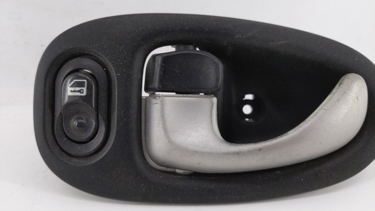 2004 Saturn Vue Passenger Right Power Window Switch 22684881 - Oemusedautoparts1.com