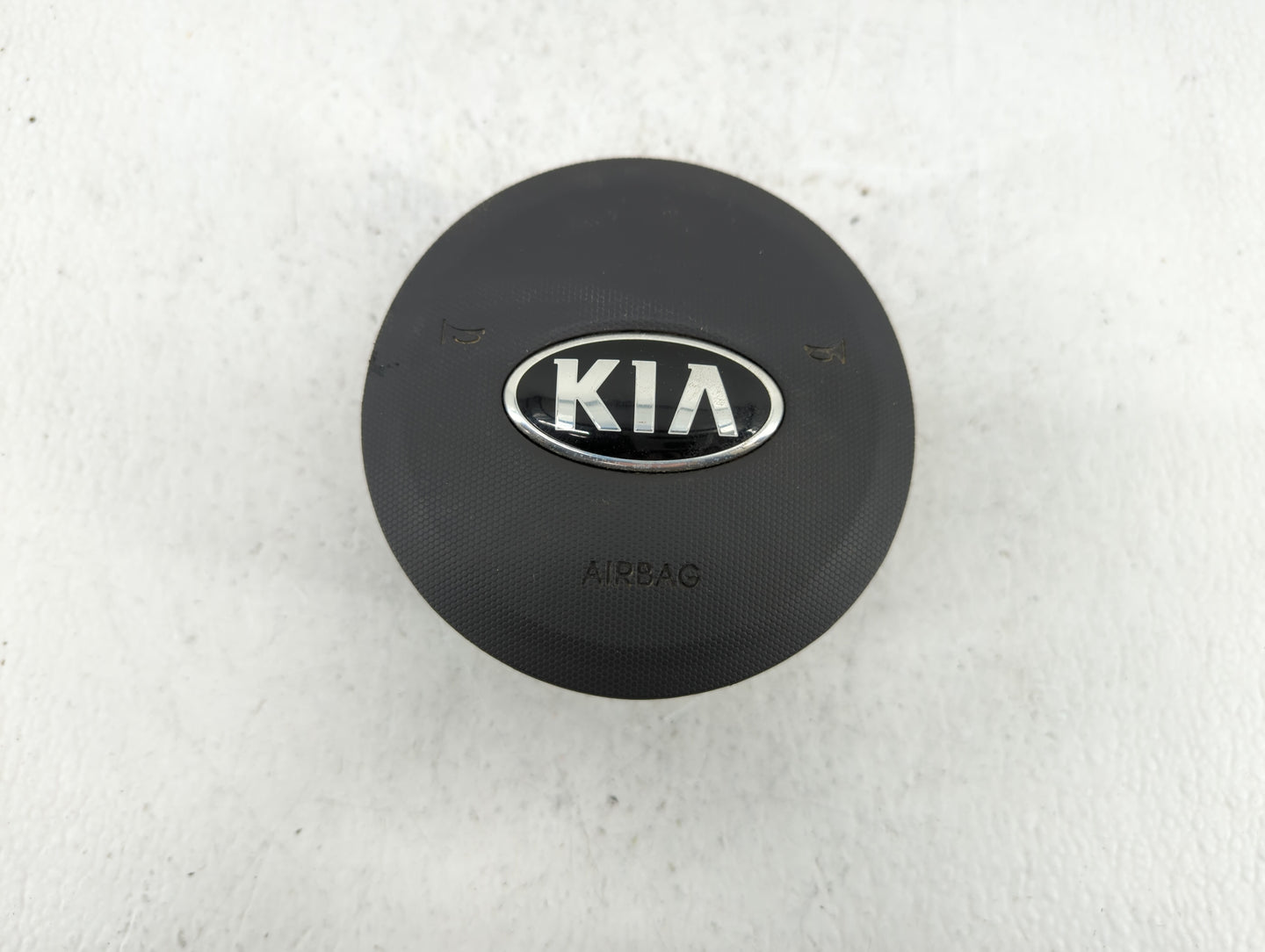 2004 Saturn Vue Air Bag Driver Left Steering Wheel Mounted P/N:569002K501WK Fits OEM Used Auto Parts - Oemusedautoparts1.com